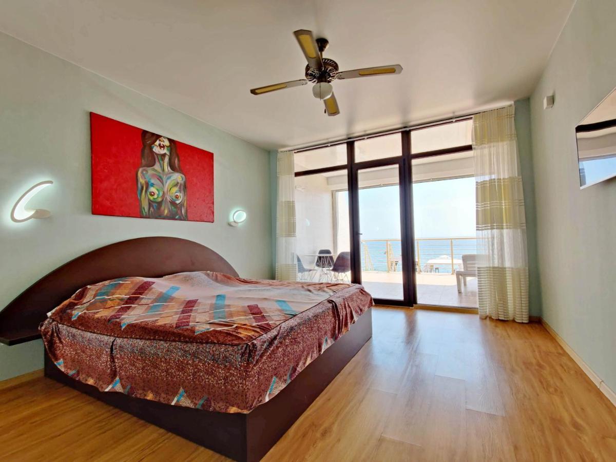 Vip Apartments Sovinion Odessa Extérieur photo